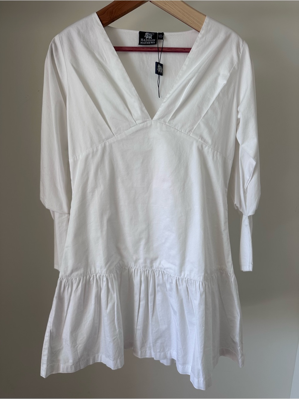 Madison Matthews White V-Neck Peplum‎ Tunic